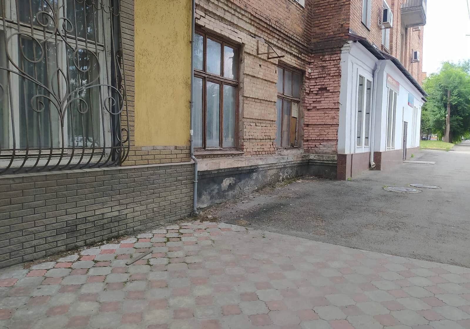Комерційне приміщення, Тернівський: фасадне, вхід понад 90 см - фото 1