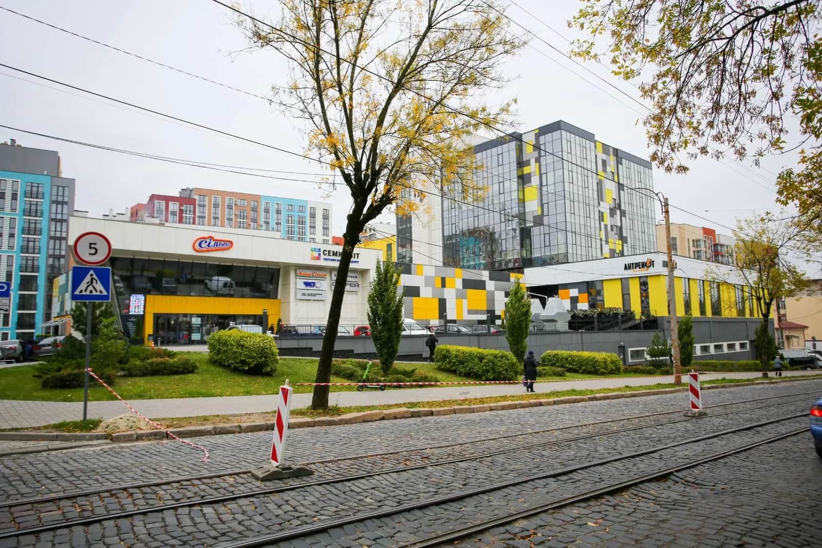 Приміщення у ТОЦ Семицвіт: вільне планування, панорамні вікна - фото 2
