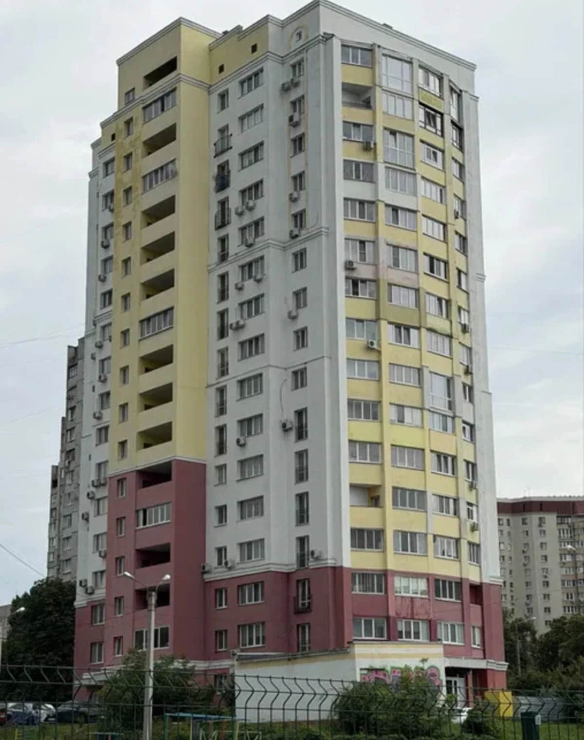 3-кімнатна квартира, Салтівський: цегляні стіни, потребує ремонту - фото 1