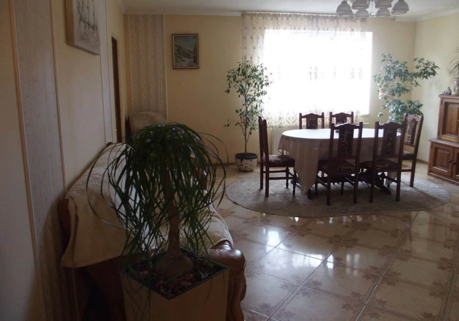 Будинок, Хуст: бесідка, 2 спальні, гараж із підвалом - фото 1