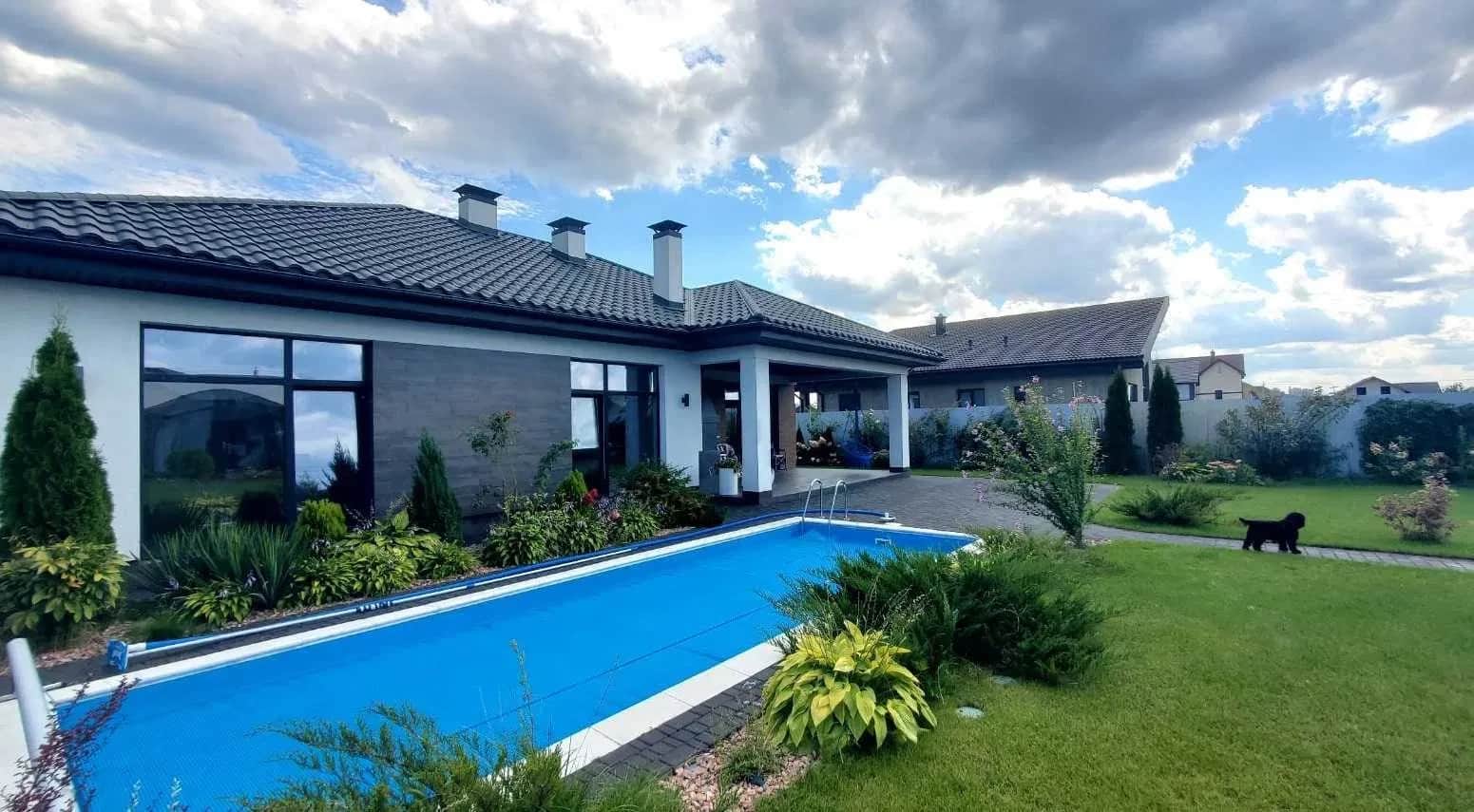 Будинок, Погреби: баня 59 м², басейн 3×8 м - фото 1