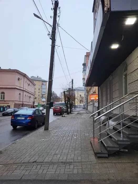 Приміщення, Київський: фасадне, червона лінія, три входи - фото 1
