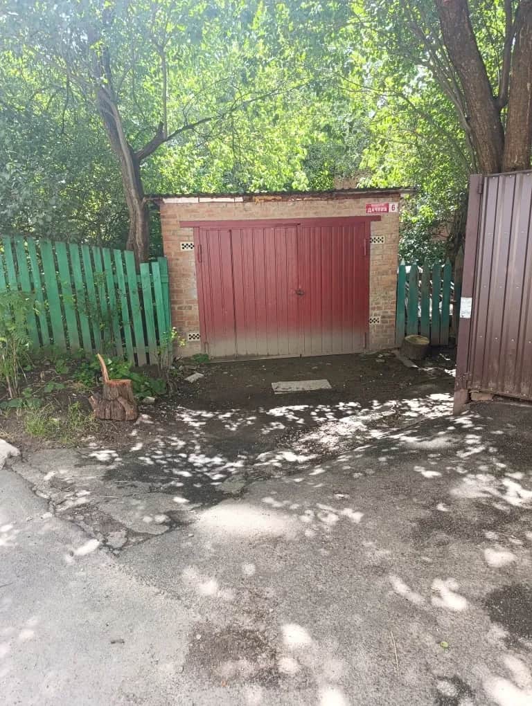Гараж, вулиця Лялі Ратушної: для легкового авто, цегляний, яма - фото 1