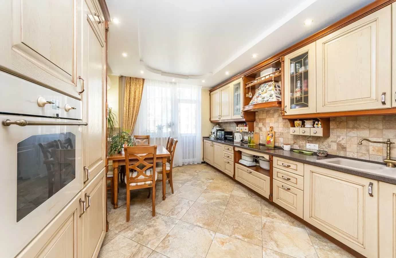 3-кімнатна квартира у ЖК Сонячна Брама: генератор, 4 ліфти - фото 1
