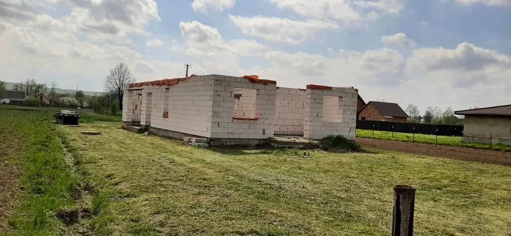 Ділянка 15 соток, Сторожинець: недобудований будинок, комунікації - фото 2