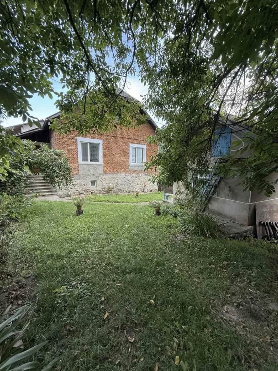 Будинок, Бучач: вихід до річки, 25 соток, сутерини - фото 1