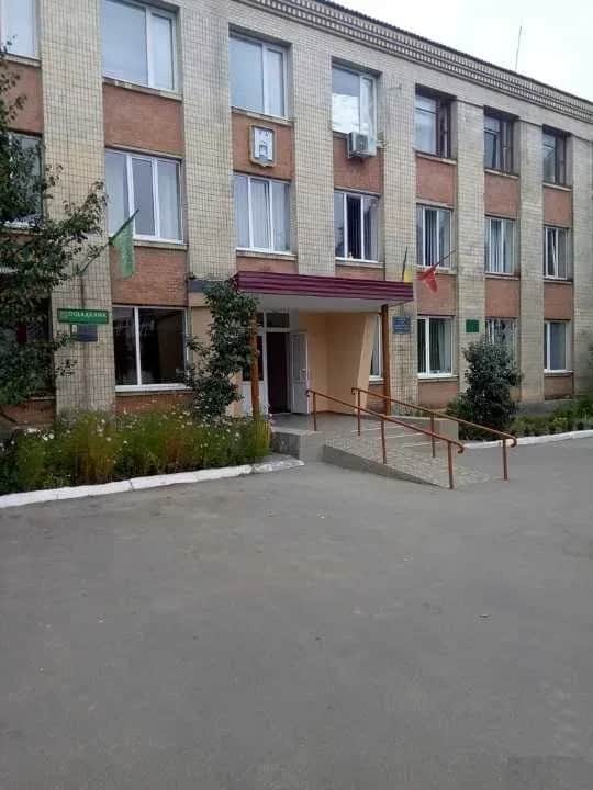 Приміщення, Ізяслав: окреме, міська рада, колишнє відділення Ощадбанку - фото 1