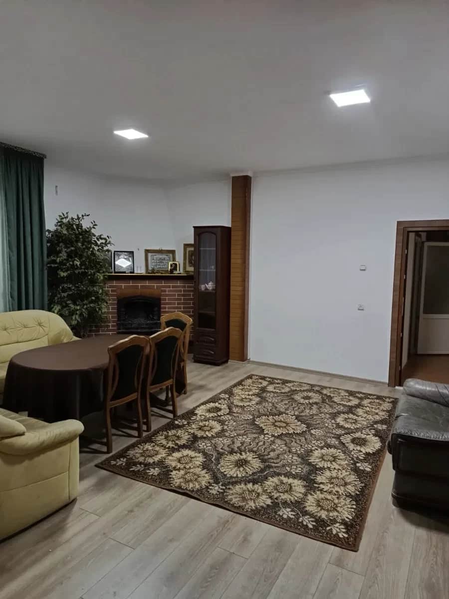 2-кімнатна квартира, Волочиськ: окремий вхід, власне паркомісце - фото 1