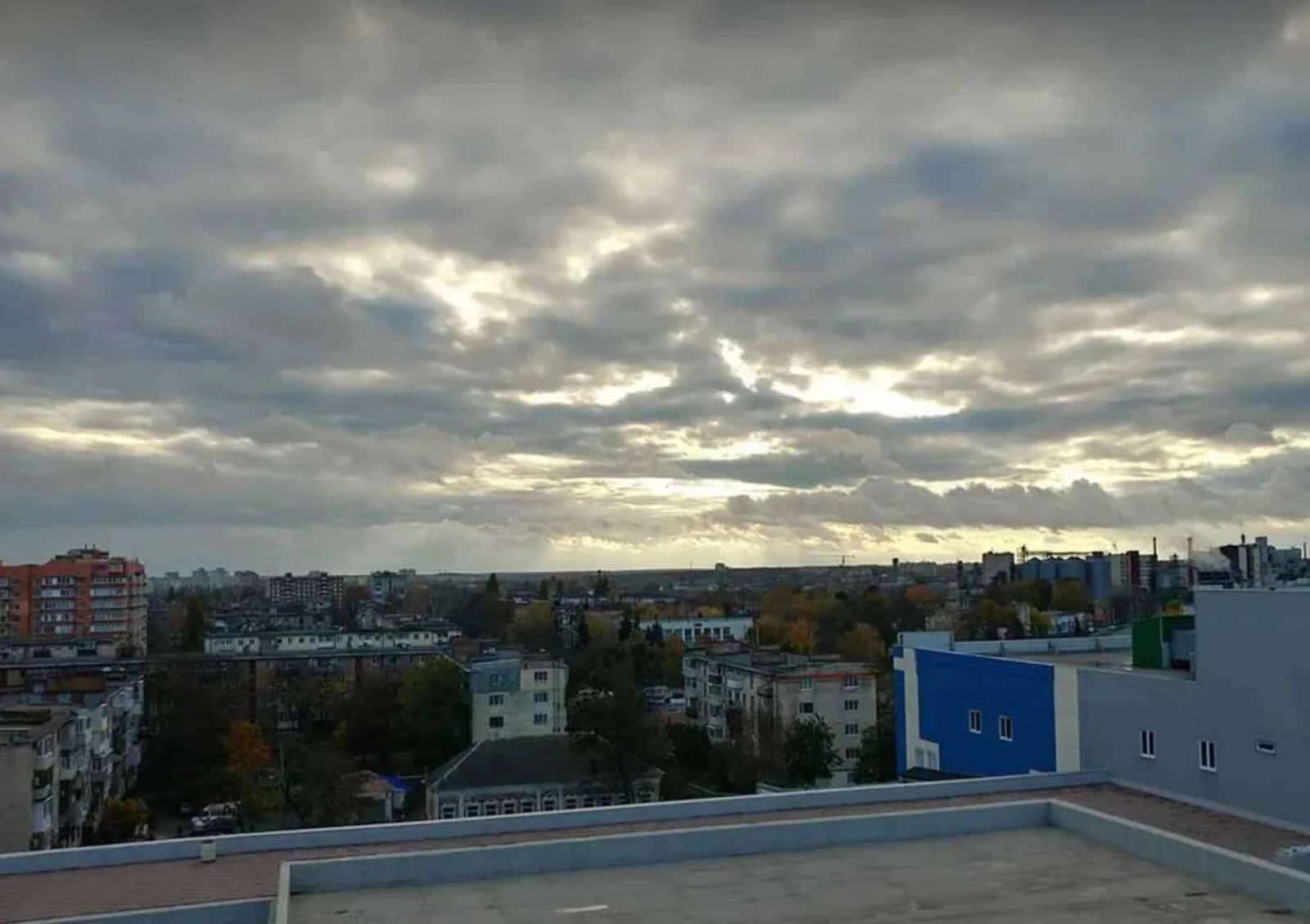 3-кімнатна квартира, Полтава: панорамні вікна, без ремонту - фото 1