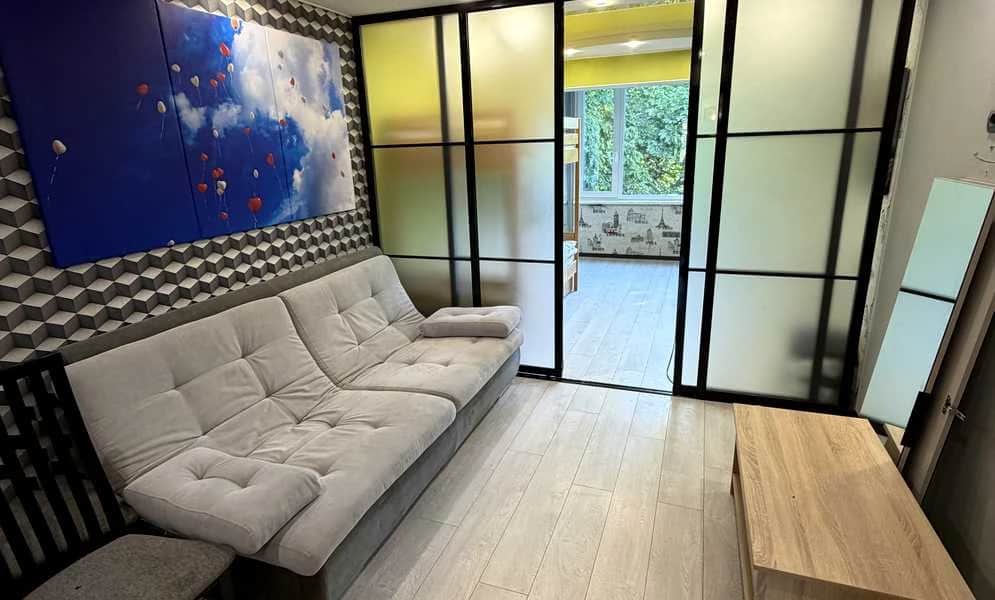 2-кімнатна квартира, Хаджибейський: майже всі меблі, автономне тепло та вода - фото 1