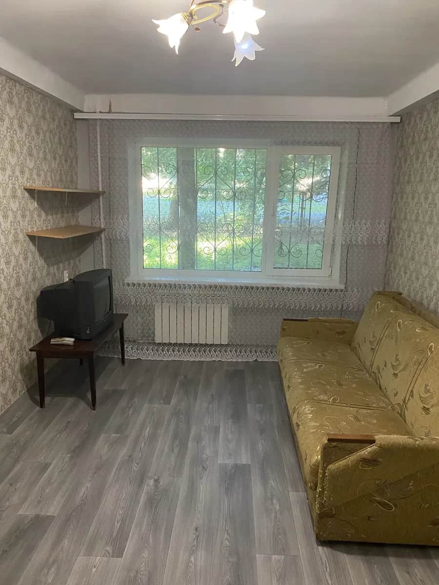 2-кімнатна квартира, Гайдамацька: косметичний ремонт, погріб - фото 1