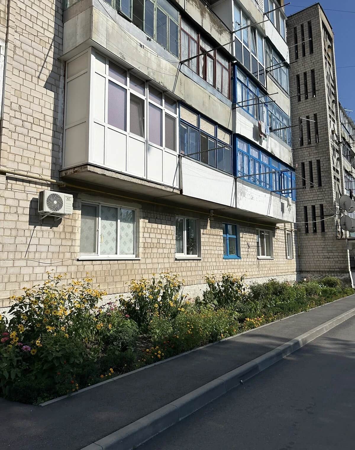2-кімнатна квартира, вул. Машинобудівників: косметичний ремонт, укриття - фото 1
