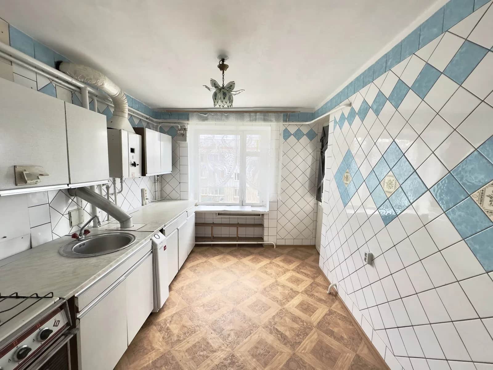 3-кімнатна квартира, 3-й мікрорайон: газове опалення, утеплена лоджія - фото 2
