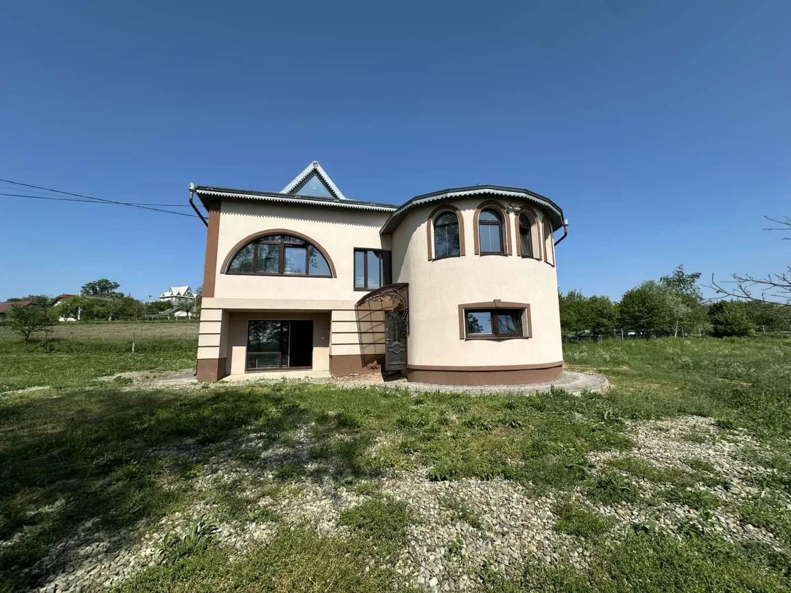 Будинок, Чорнолізці: 21,47 соток, 3-фазна електрика, дубові сходи - фото 1