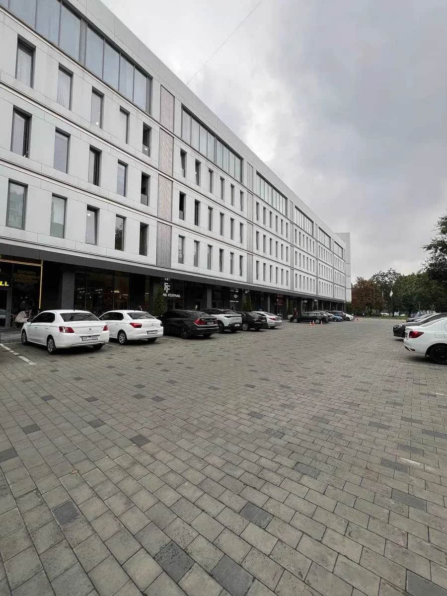 Офіс у БЦ «Комфорт Сіті»: фасадне приміщення, свіжий ремонт, генератор - фото 1