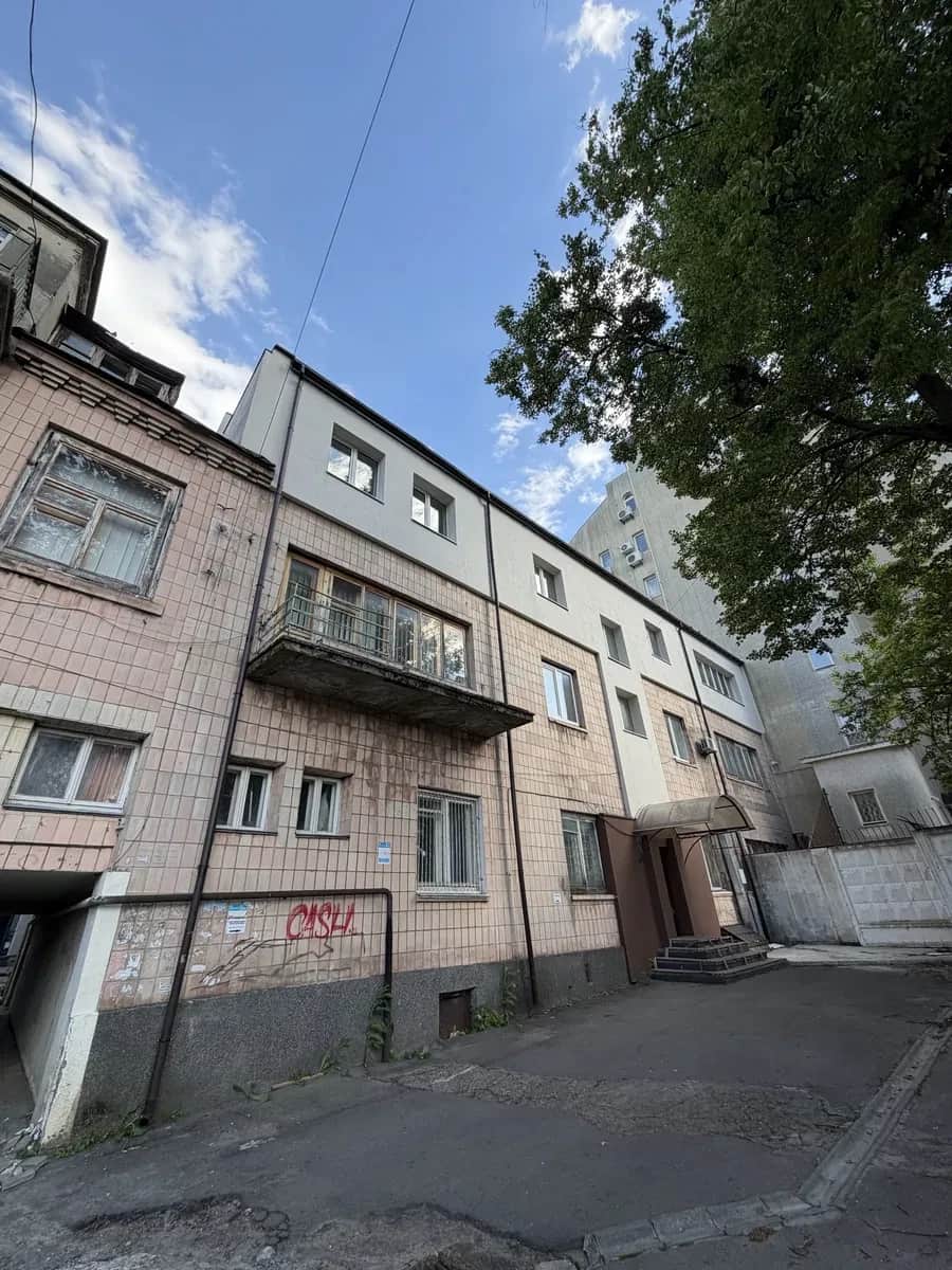 Офіс, Рівне: окремий вхід, обладнане бомбосховище - фото 1