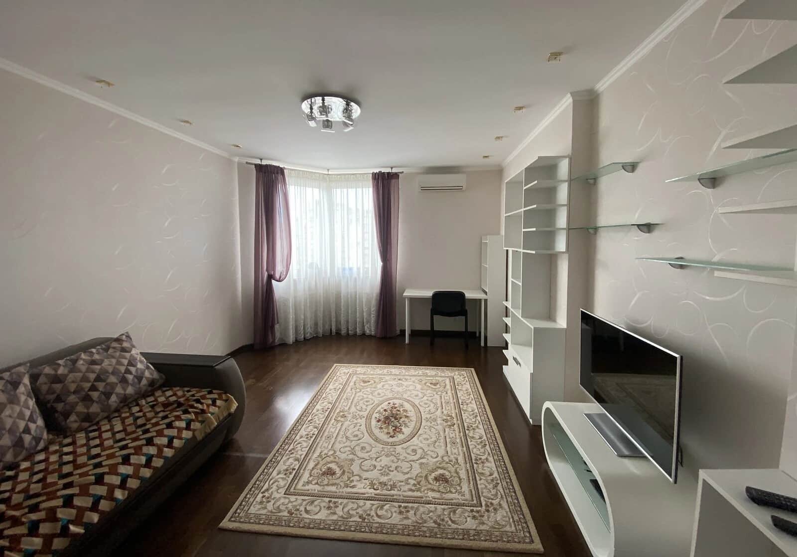 1-кімнатна квартира, Теремки-2: кухня-студія, опалення і вода без світла - фото 1