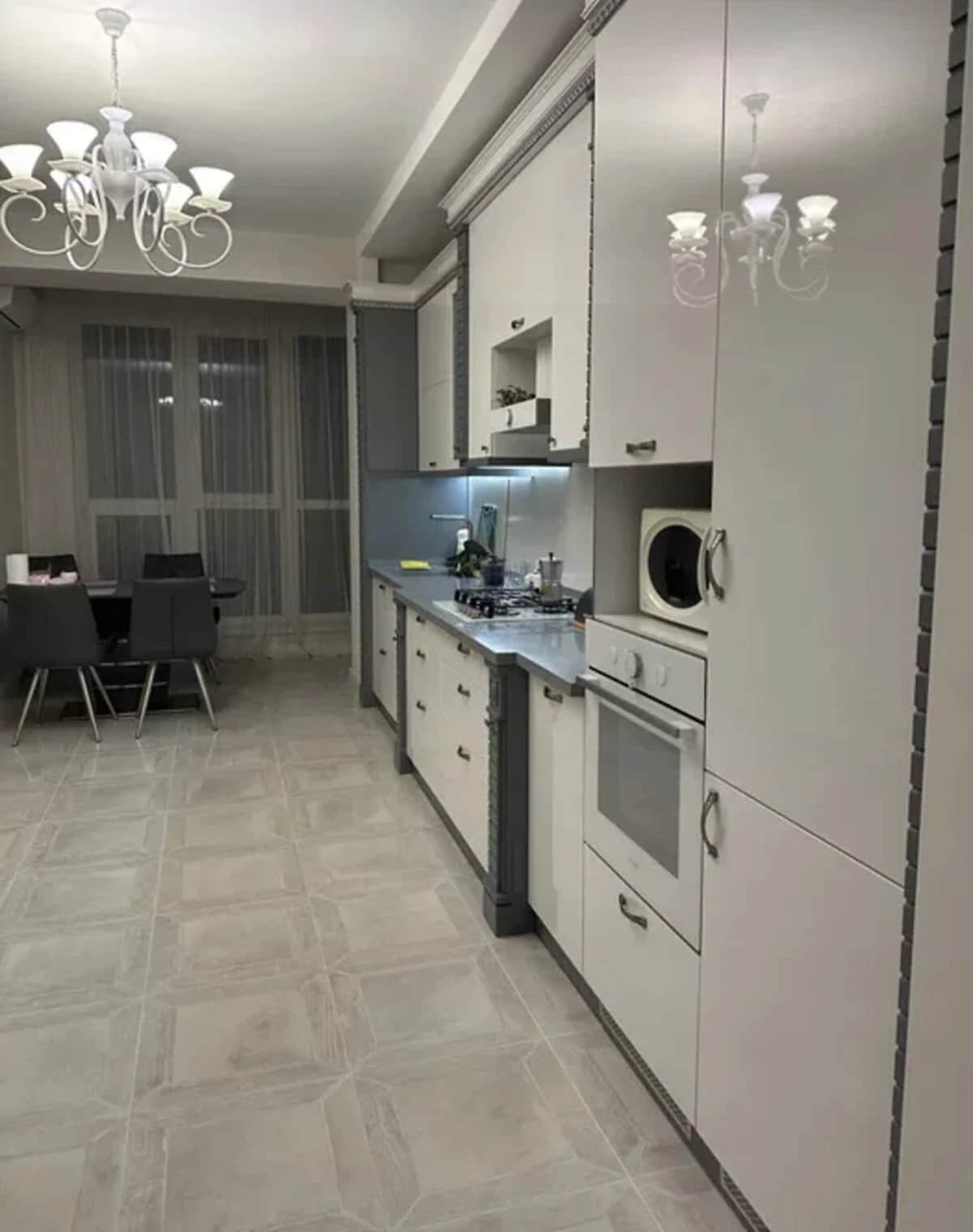 3-кімнатна квартира, Сінна: євроремонт, цегляні стіни - фото 1