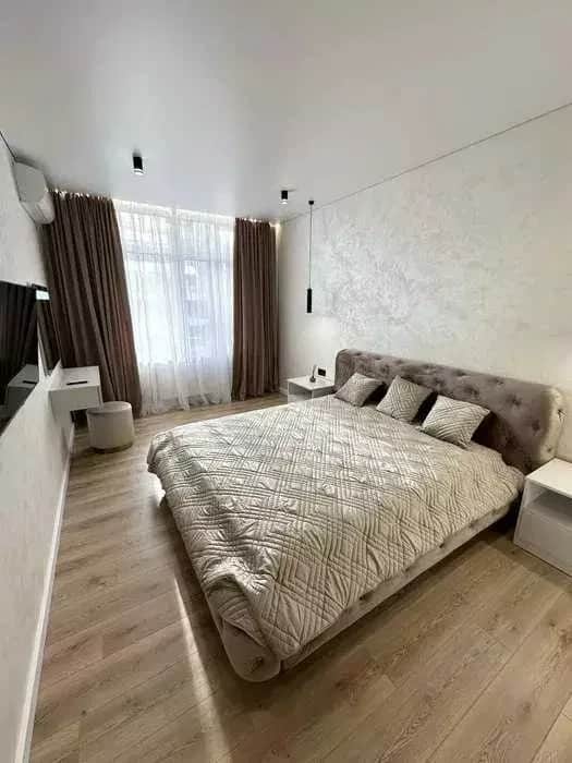 3-кімнатна квартира у ЖК 51 Жемчужина: авторський ремонт, балкон - фото 1