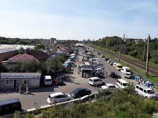 Контейнер, Рівне: торгове місце, 20 тонн, перший ряд - фото 2