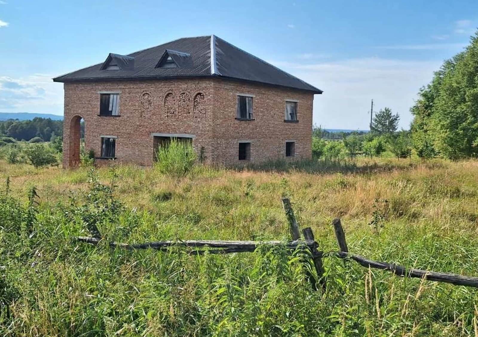 Будинок, Яворів (Долина): ділянка 50 соток, коробка та дах - фото 1