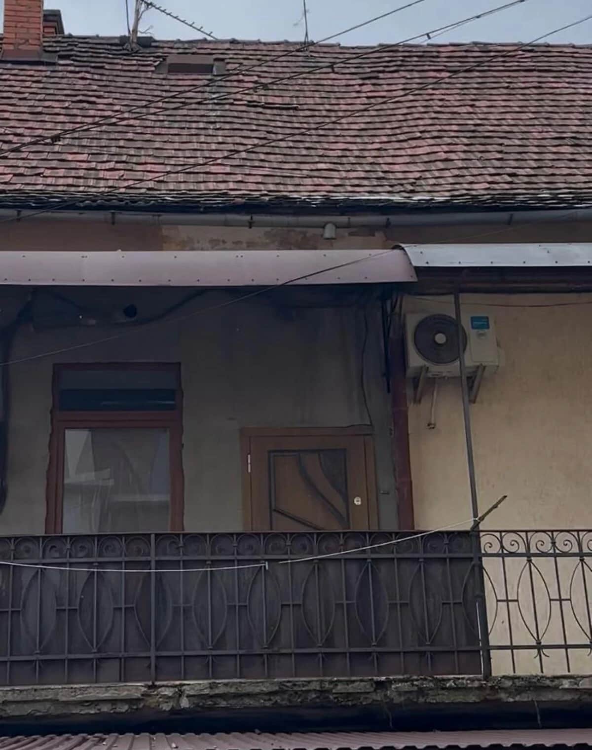 1-кімнатна квартира, Центр: потребує ремонту, цегляні стіни - фото 2