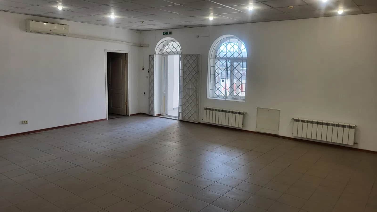 Приміщення, Вознесенськ: фасадні вікна, великий трафік - фото 2
