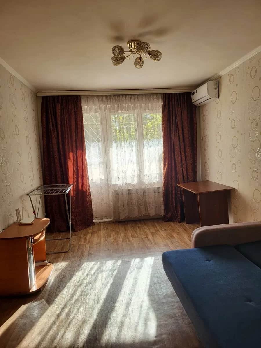 1-кімнатна квартира, Березинка: велика лоджія, не кутова, поруч ринок - фото 1
