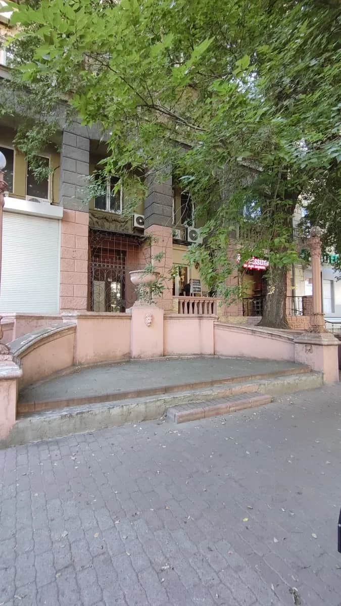 Приміщення, Центральний: фасадне, окремий вхід - фото 2