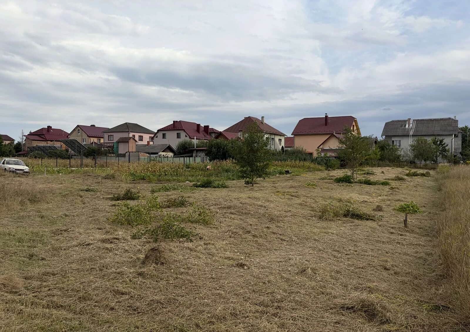 Ділянка 7.06 соток, Опришівці: житлова забудова, чорнозем, під гараж - фото 1