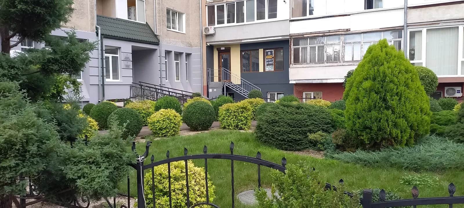 Торгово-офісне приміщення, Івано-Франківськ: фасадний вхід, пандус, 10 кВт - фото 1