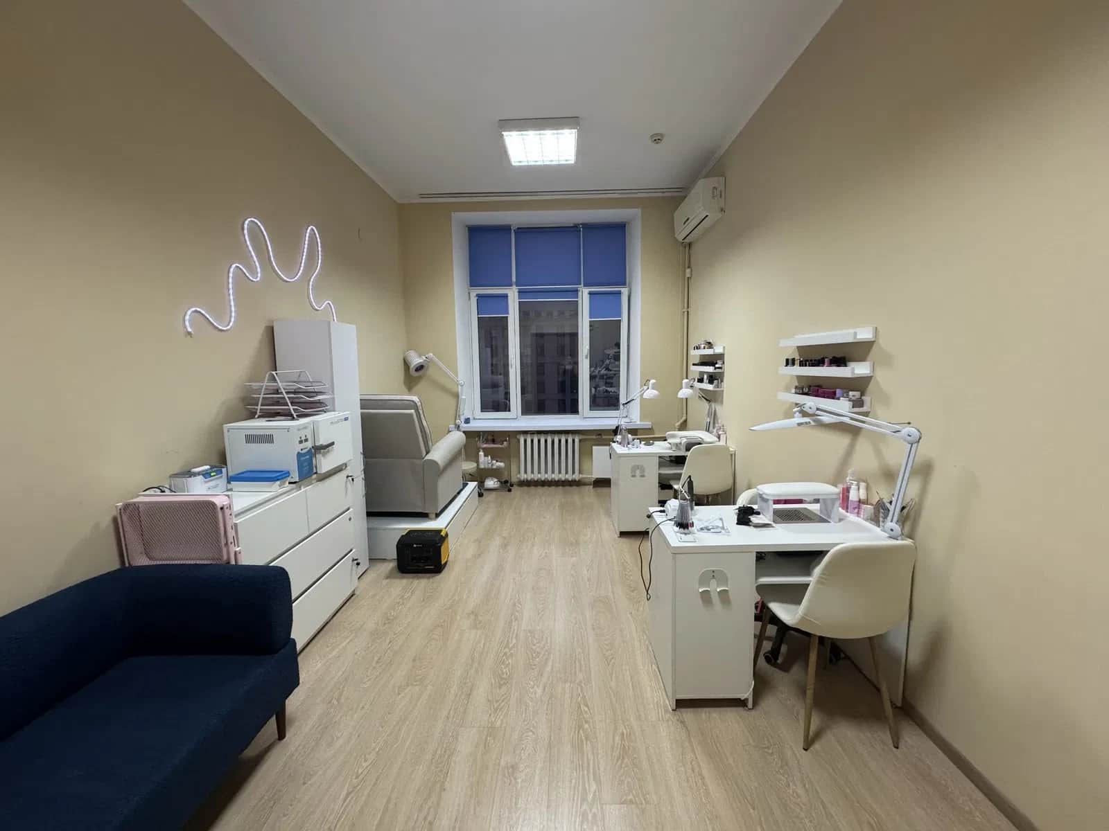 Студія манікюру, Печерський: генератор, 2 робочі місця - фото 1