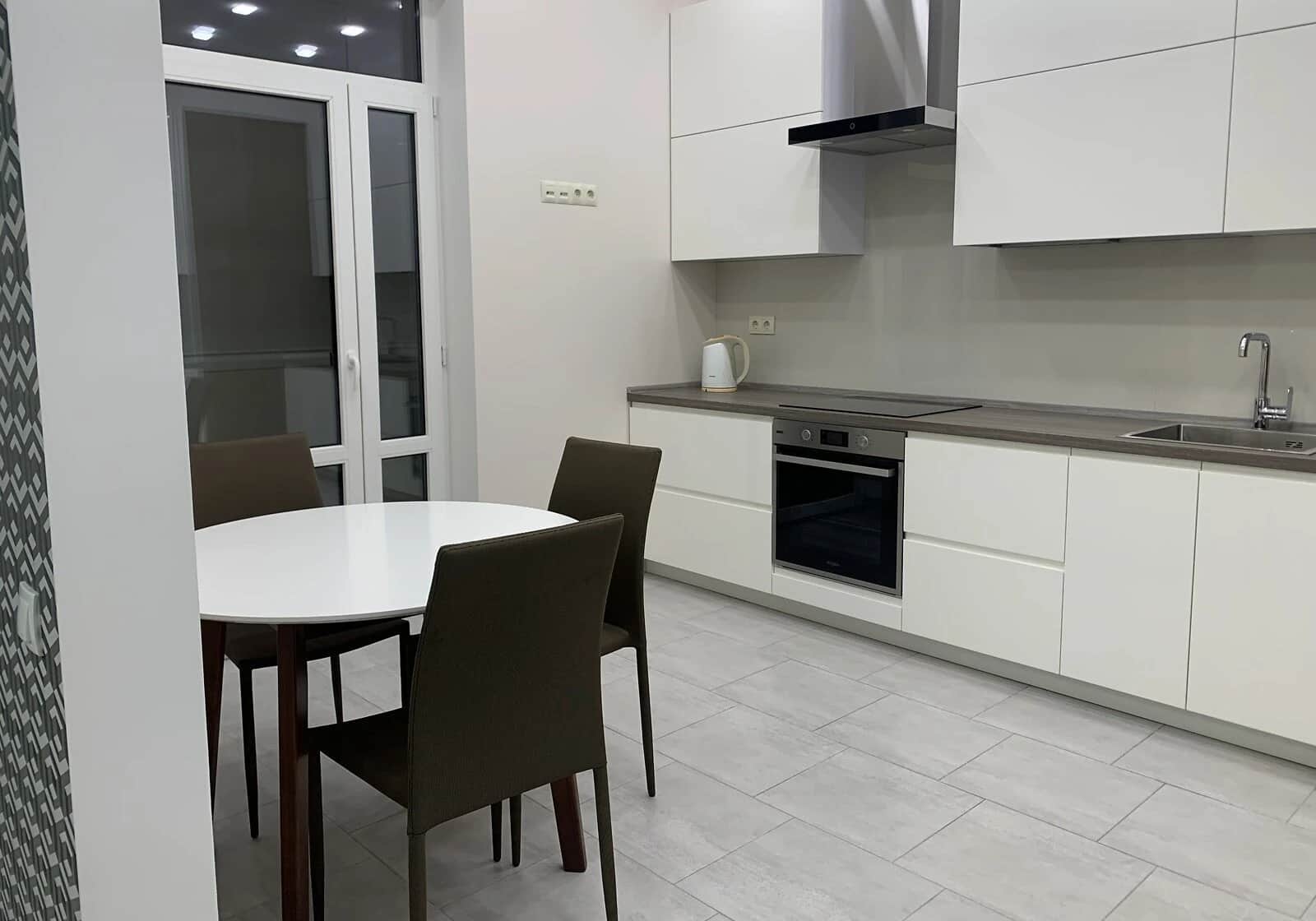 1-кімнатна квартира, Печерськ: кухня-студія, ліфт працює без світла - фото 1