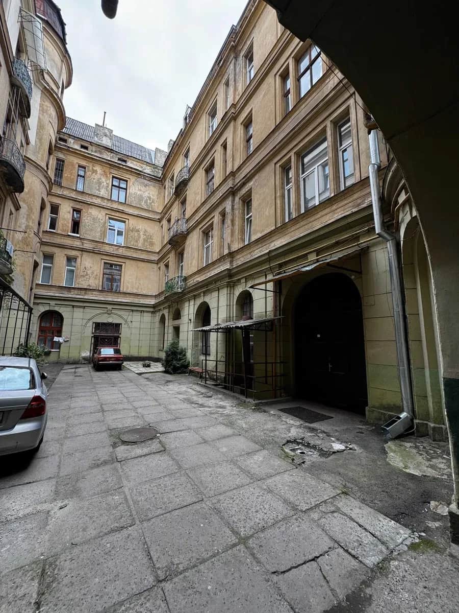 3-кімнатна квартира, Галицький: центр Львова, австрійський будинок - фото 1