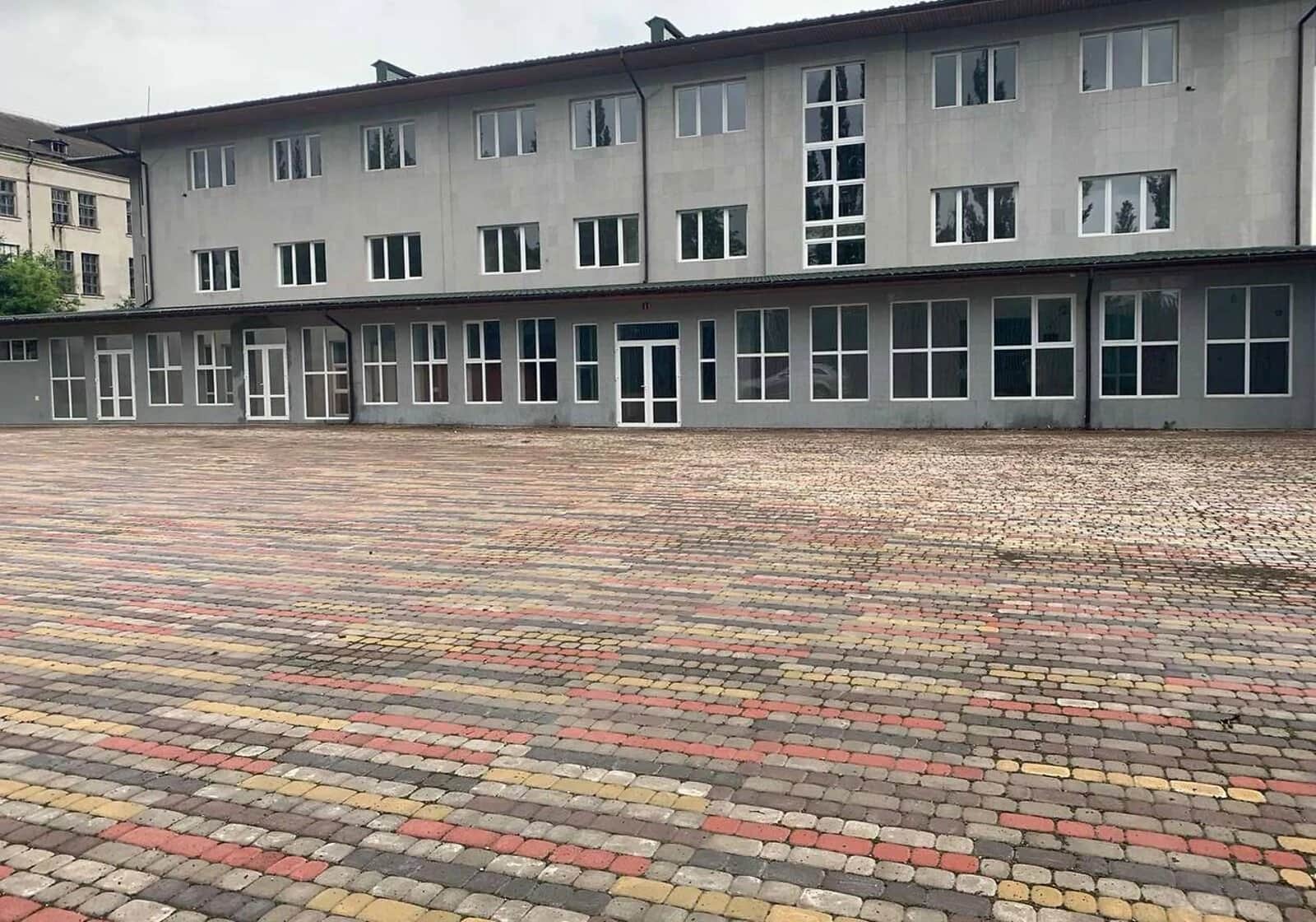 Спеціальне приміщення, Ужгород: клініка, 67 соток, закріплене паркомісце - фото 1