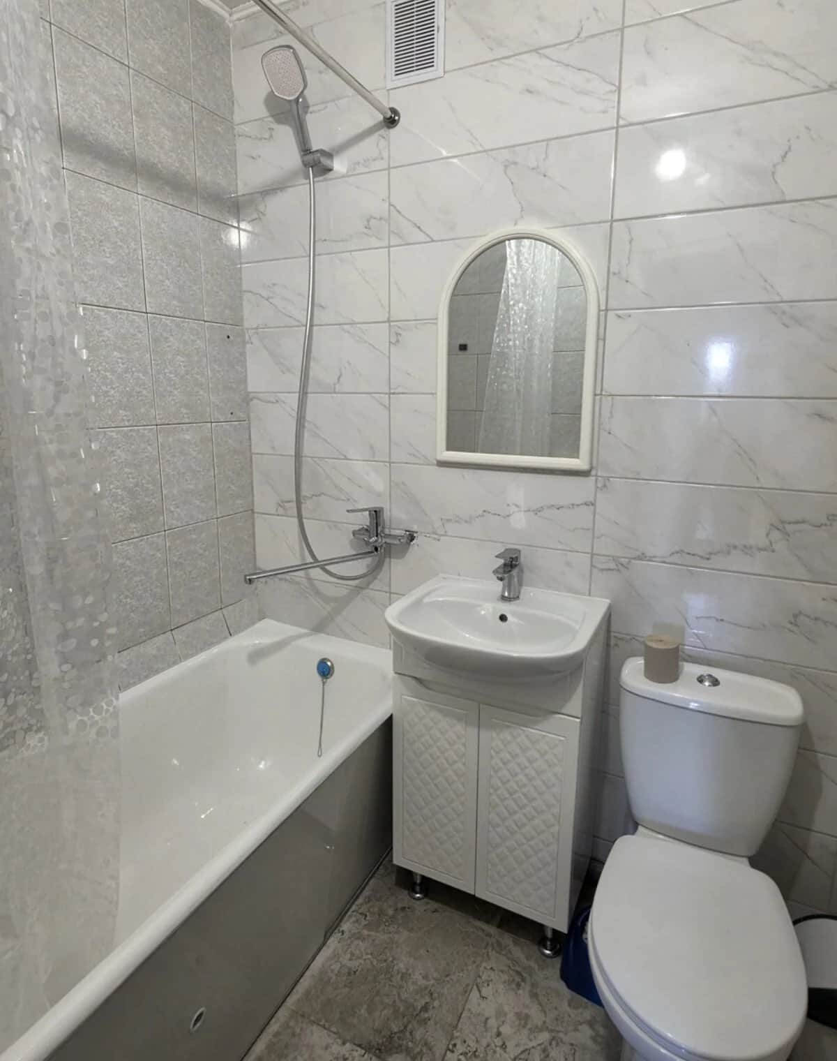 2-кімнатна квартира, Олександрівський: косметичний ремонт, колонка - фото 1