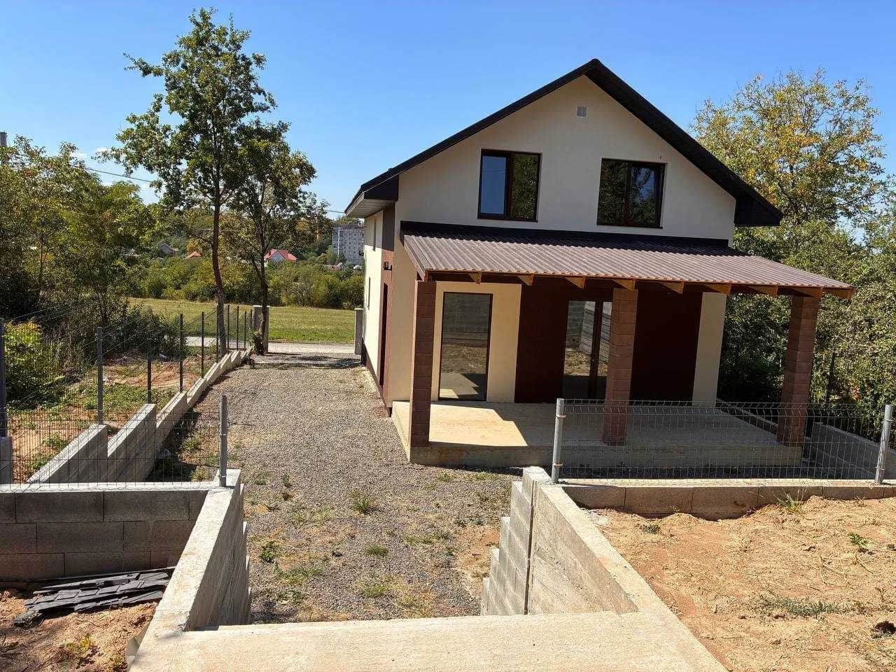 Приватний будинок, Мукачево: тераса 22,2 м², вид на Замок «Паланок» - фото 1