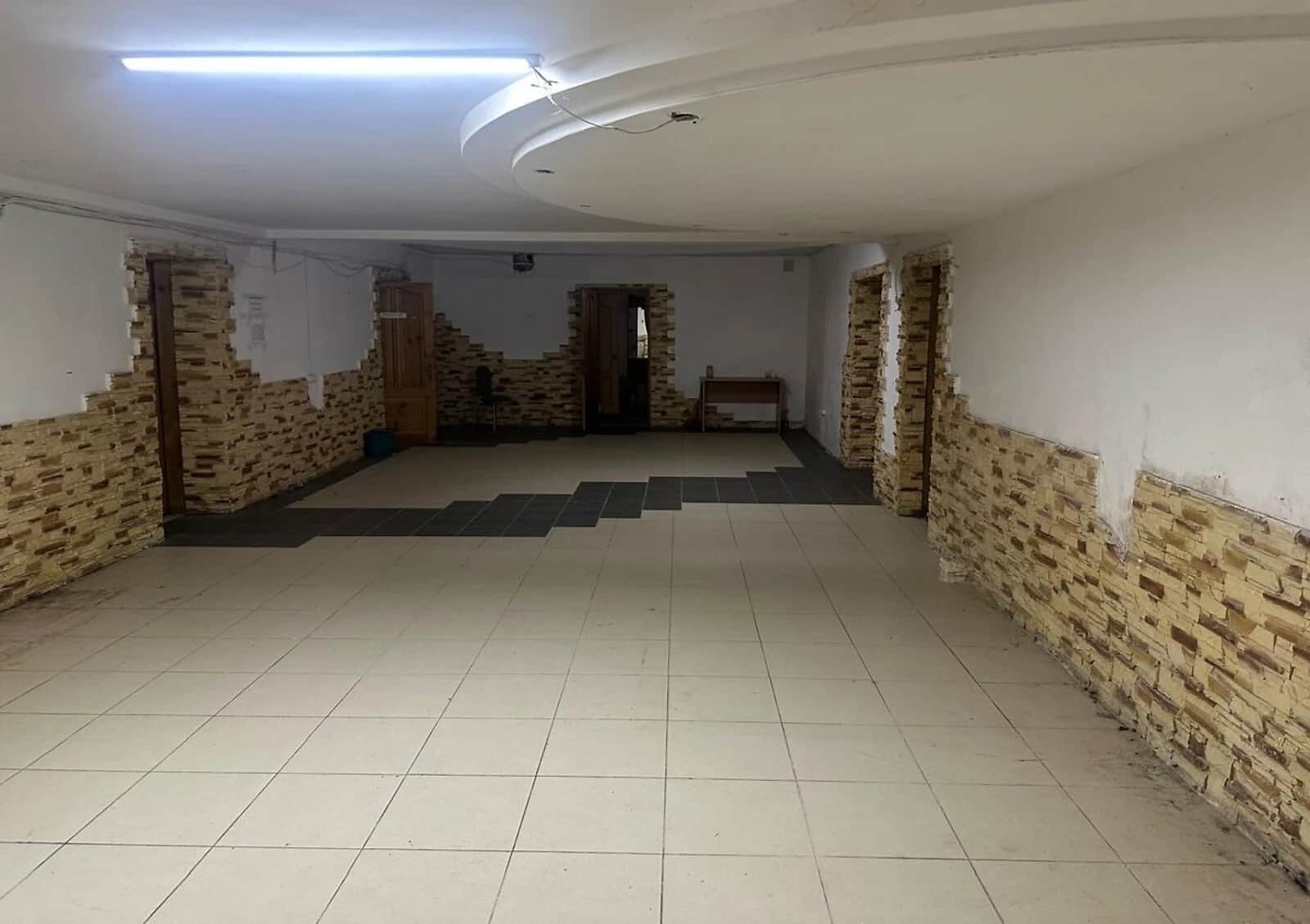 Комерційне приміщення на вул. Академіка Сергія Корольова: 6 приміщень - фото 1