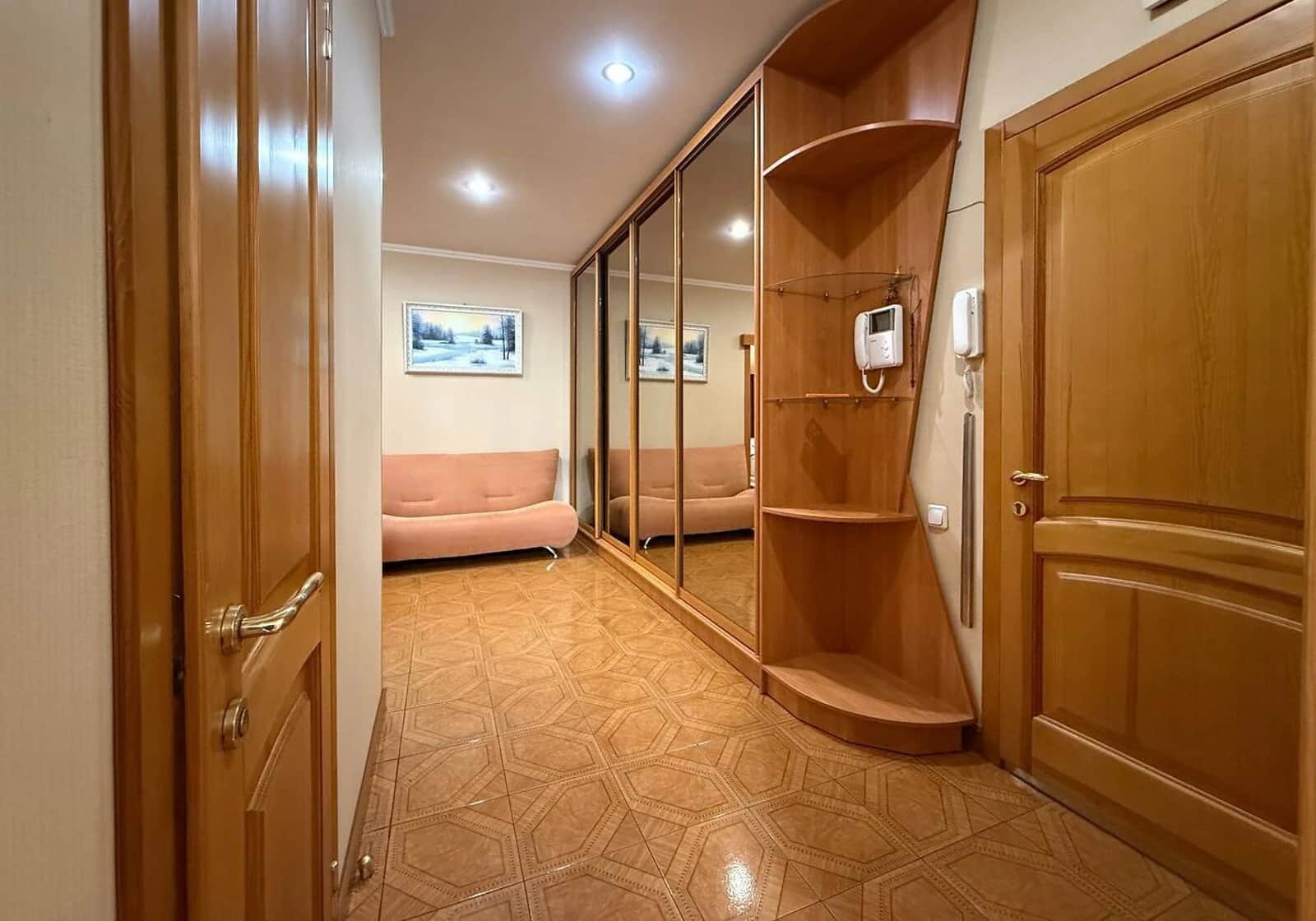 3-кімнатна квартира, Робоча: закріплене паркомісце, укриття в будинку - фото 1