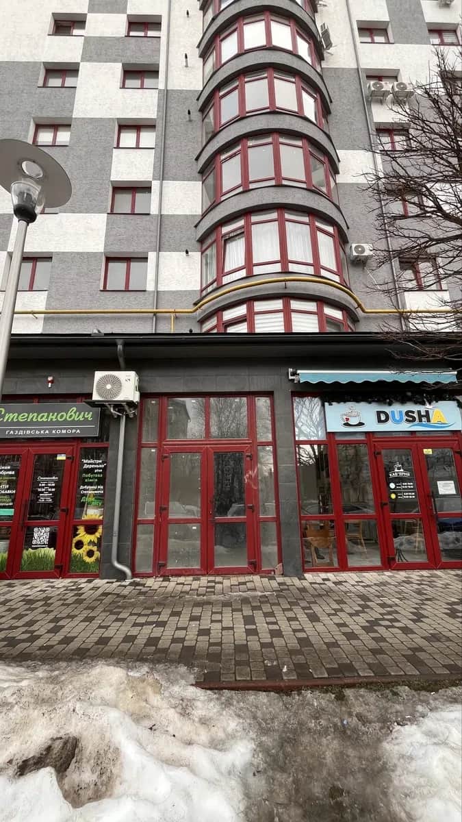 Фасадне приміщення у Вовчинці: 106 м², 15 кВт, під ремонт - фото 1