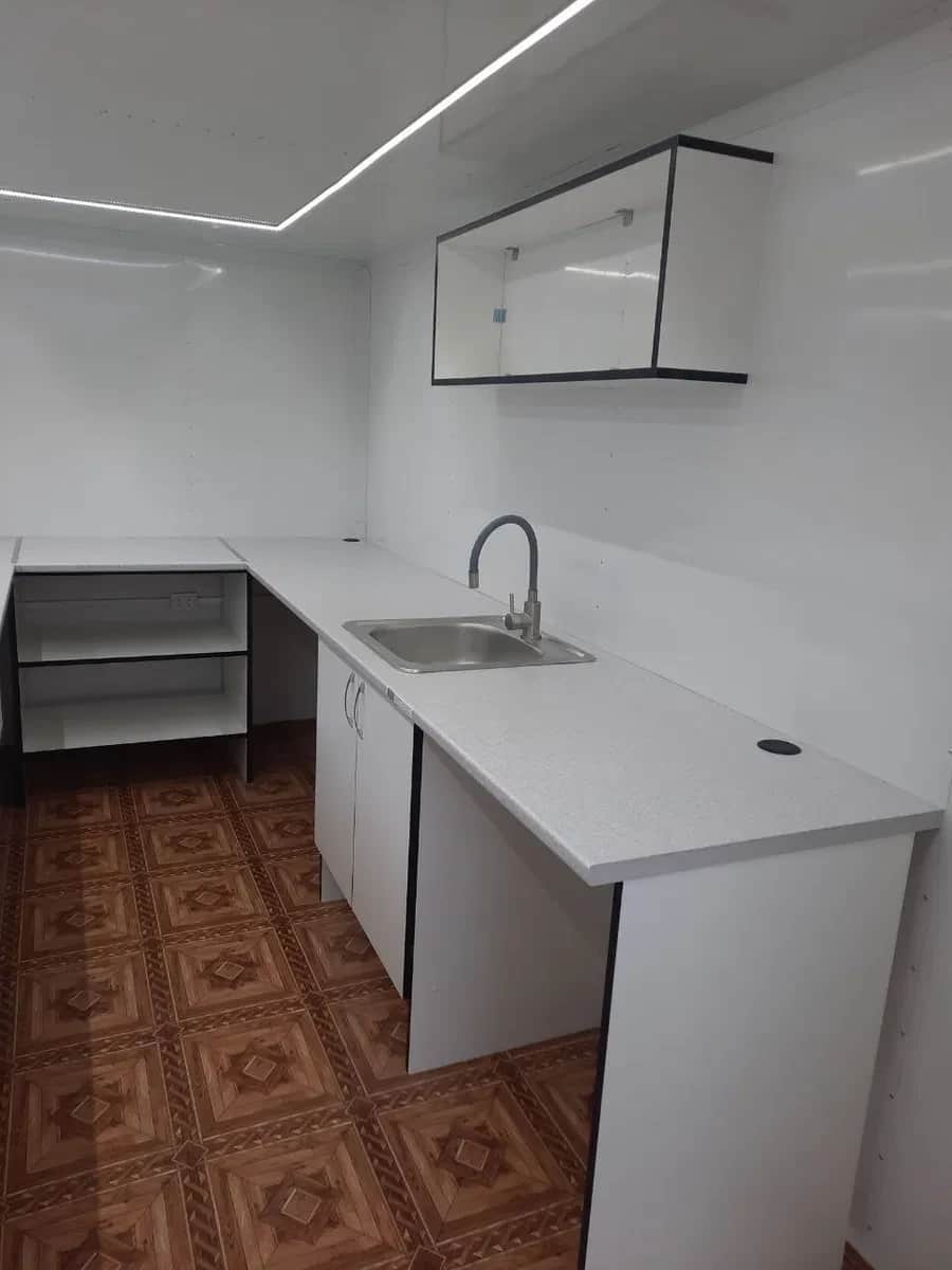 Торговий кіоск, Карнаухівка: на колесах, 4 × 2 м, мебльований - фото 2