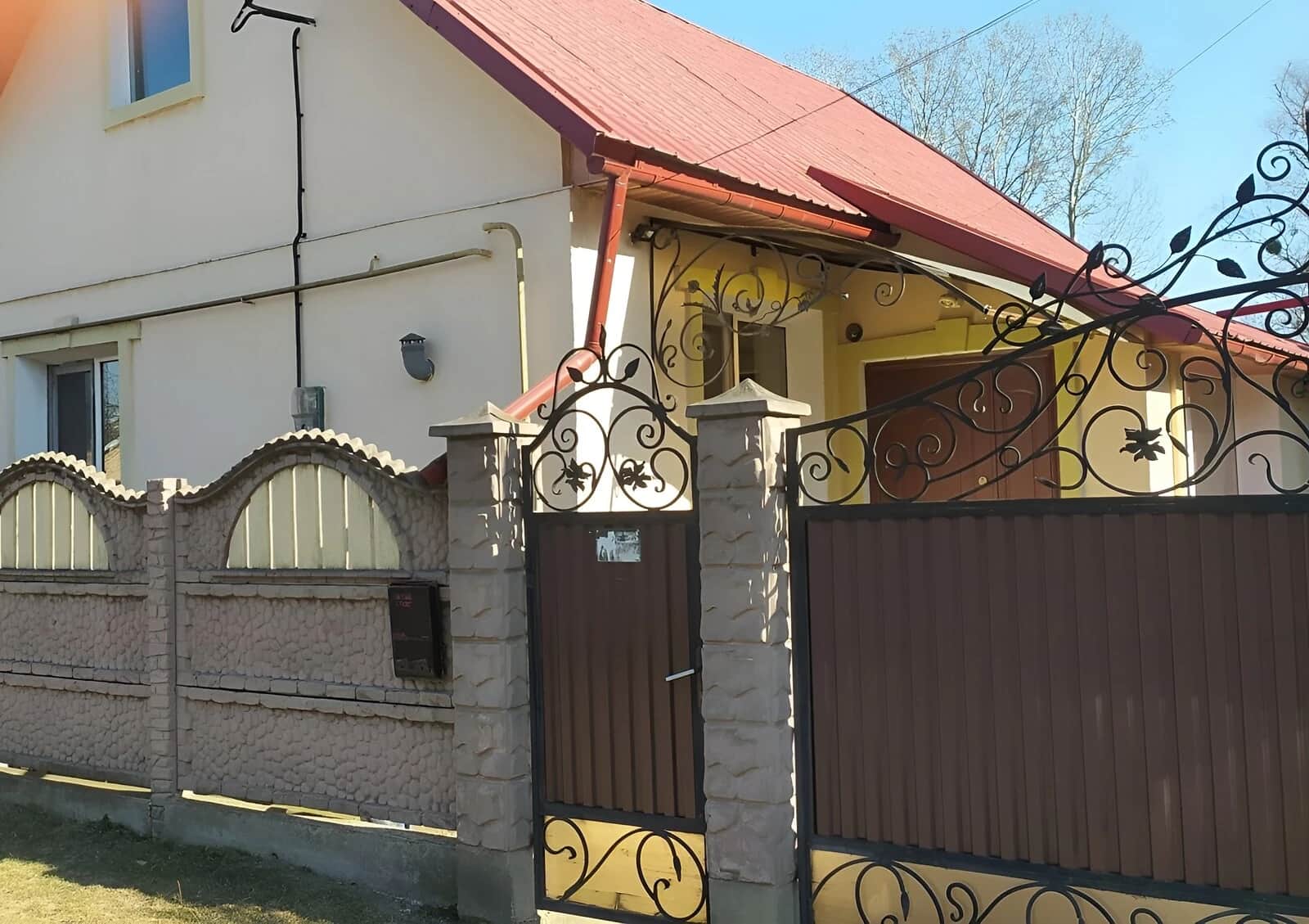 Будинок, Чернівці: 10 соток, свердловина, торг можливий - фото 1