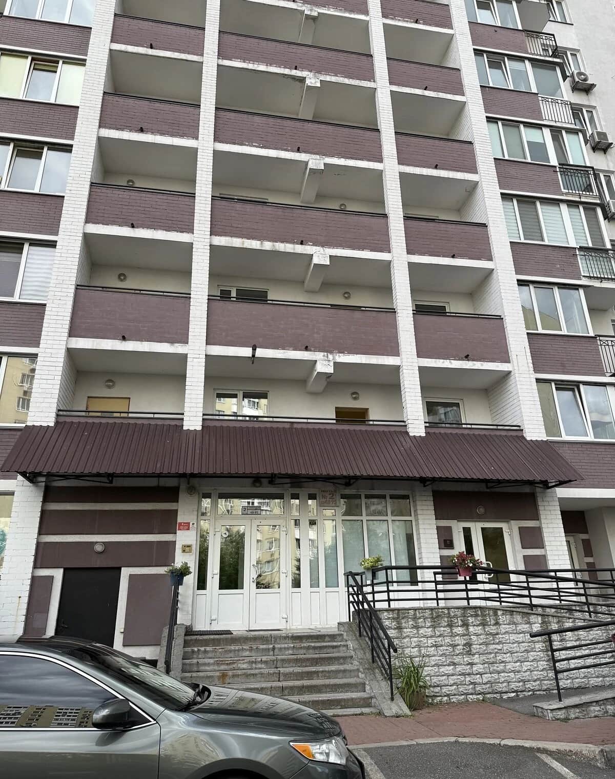 2-кімнатна квартира, Харківський Масив: монолітні стіни, метро Харківська - фото 1