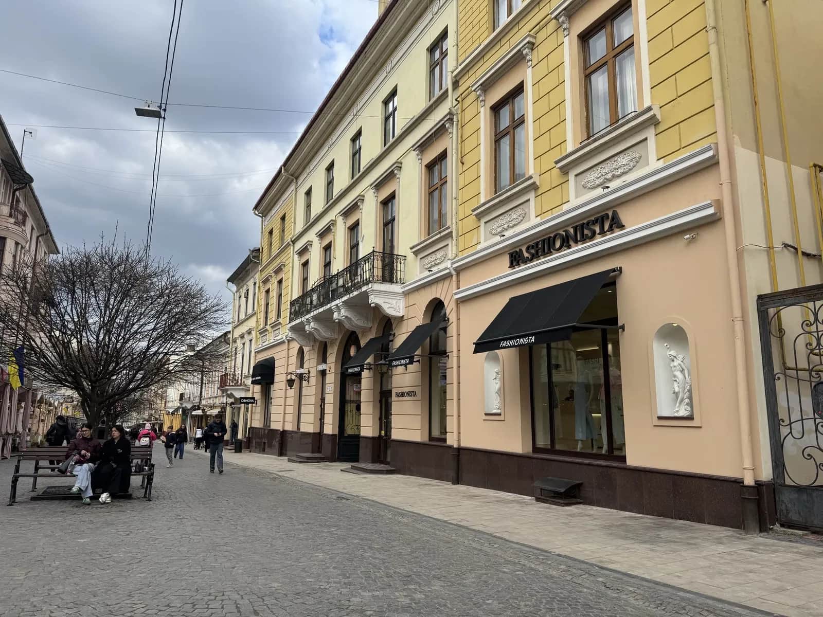 Приміщення у центрі: фасадне, кондиціонер, паркувальне місце - фото 2