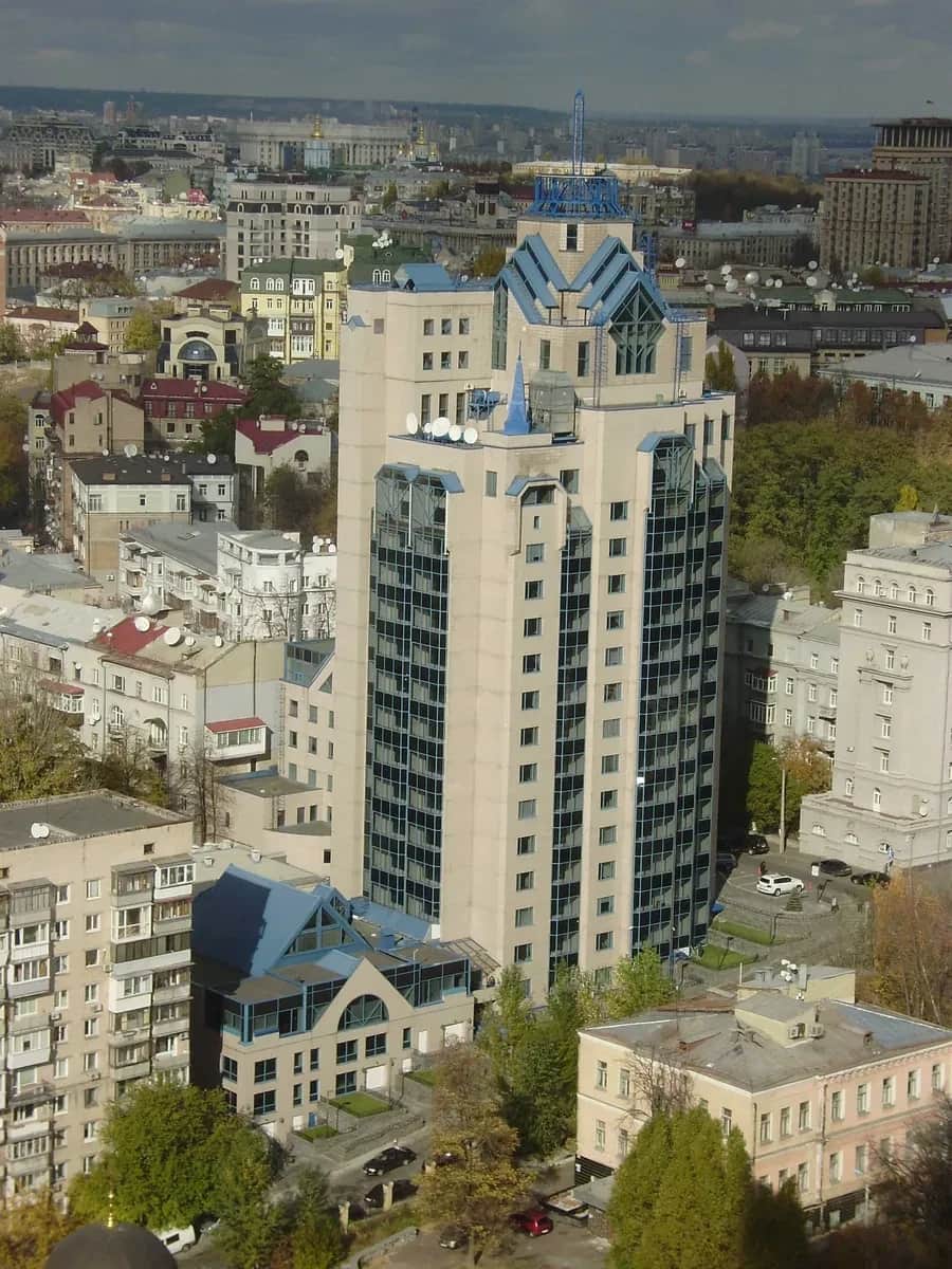 Приміщення, Печерський: два входи, панорамні вікна, стелі 5-6 м - фото 2