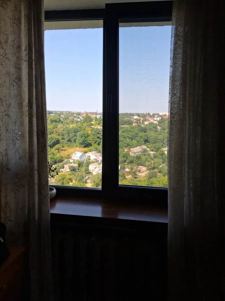 4-кімнатна квартира, Поділ: потребує ремонту, вільний продаж - фото 1