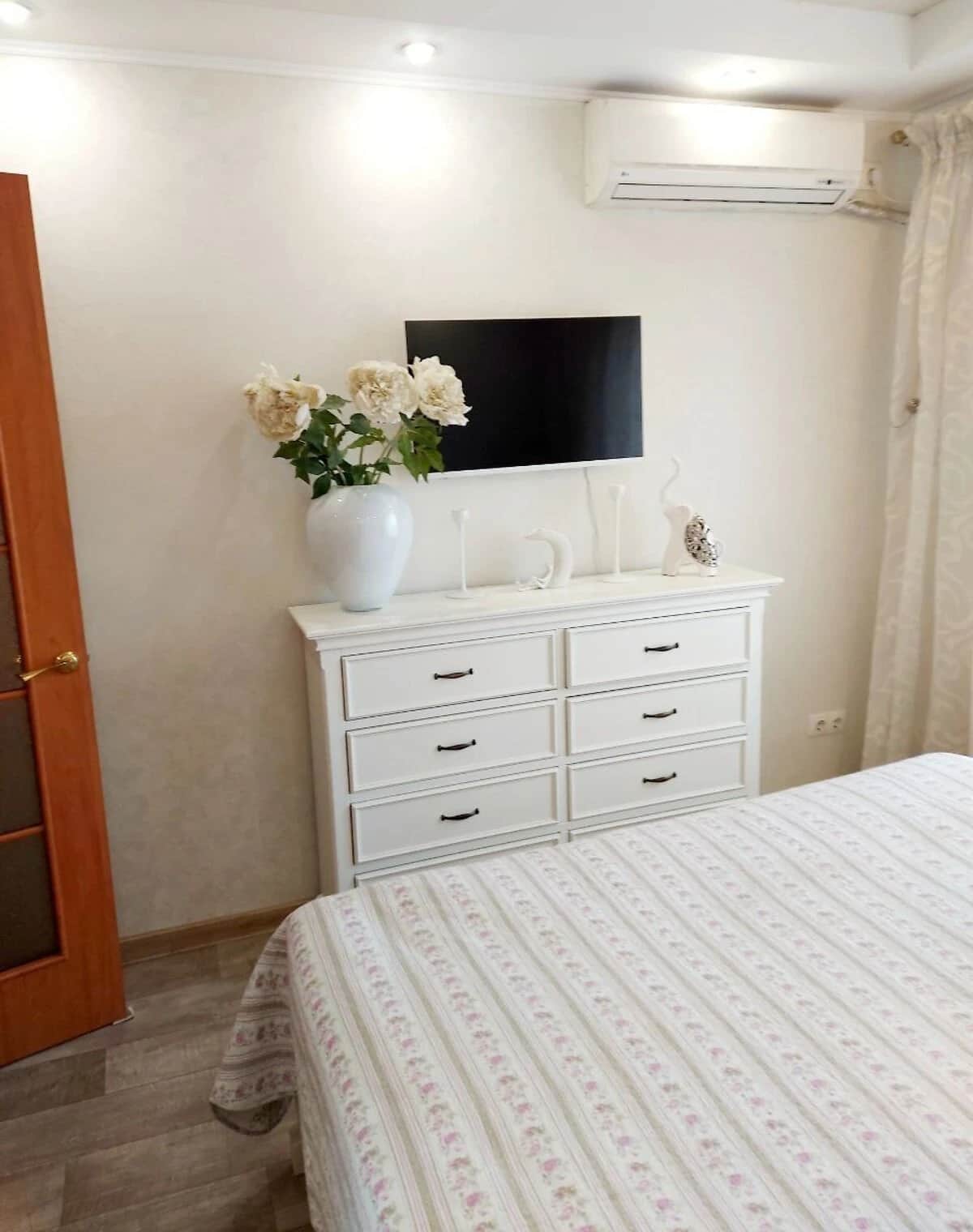 2-кімнатна квартира, Хортицький: євроремонт, вода і газ без світла - фото 1