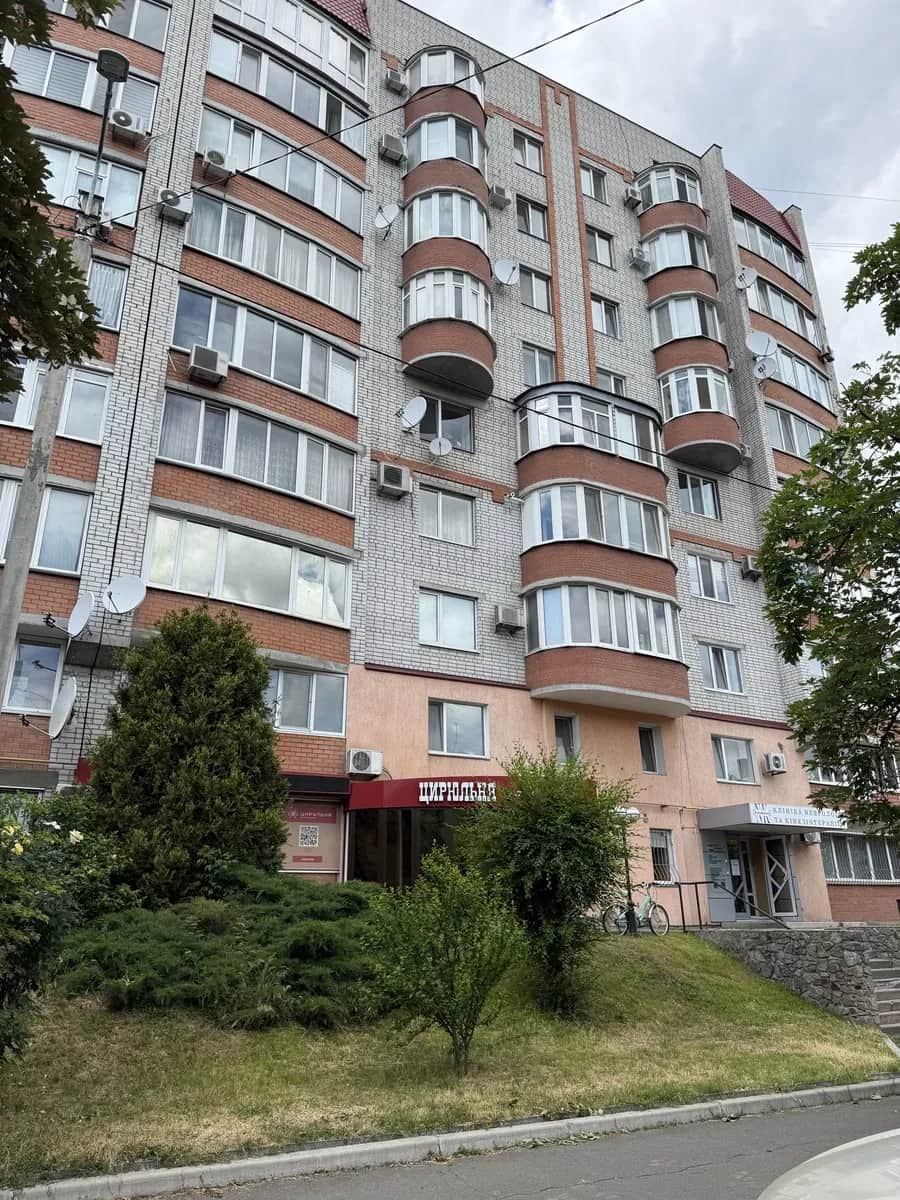 3-кімнатна квартира, Кременчук: авторський ремонт, цегляний гараж - фото 1
