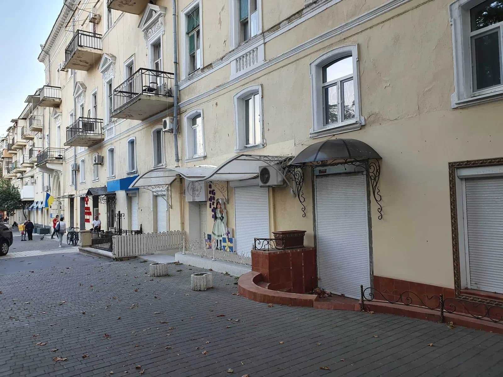 Магазин, Приморський: фасадне, будинок Попудова, запасний вихід - фото 2