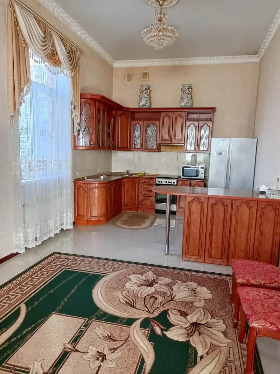 Будинок, Бровари: 6 кімнат, підвал-укриття, паркування - фото 1